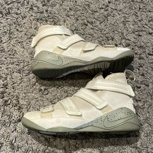 Nike LeBron soldier 11